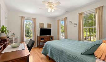 34 Amesbury Ave, Amesbury, MA 01913