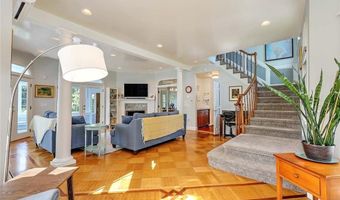 247 Oaklawn Ave, Cranston, RI 02920