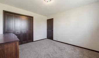 814 Curt Felt Dr, Alexandria, MN 56308