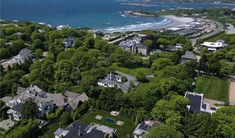 18 Ledge Rd, Newport, RI 02840
