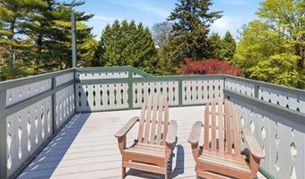 6 Howe Ave 8, Newport, RI 02840
