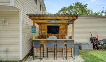 537 Roxbury Rd, Belford, NJ 07718