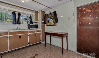 102 Edgewood Rd S, Asheville, NC 28803