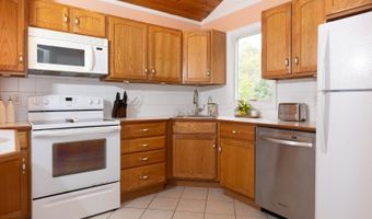 2 Grand St, Alloway, NJ 07422