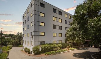 2016 N ADAMS St 508, Arlington, VA 22201