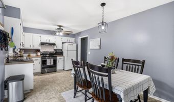 668 W Springfield St, Aurora, MO 65605