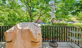 2214 McCall Dr, Ashland, OR 97520