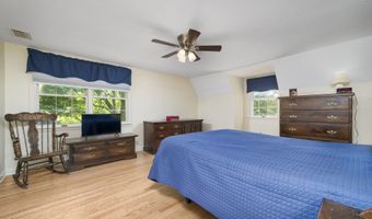 16 Iron Gate Ln, Cromwell, CT 06416