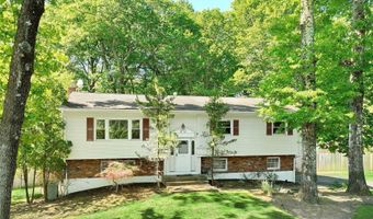 17 Twin Lakes Dr, Airmont, NY 10952