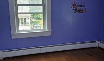 18 Glen St, East Providence, RI 02915