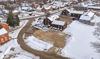 4402 220Th Trl, Amana, IA 52203