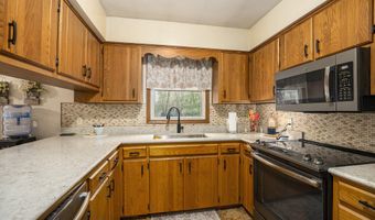 3042 Grandview Dr, Allegan, MI 49010