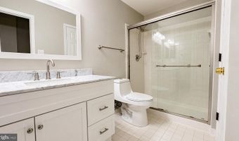 7302 IVYCREST Pl, Annandale, VA 22003