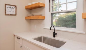 45 Ayrault St 5, Newport, RI 02840