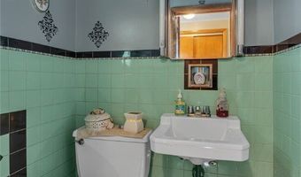 2404 Calvert St, Aliquippa, PA 15001