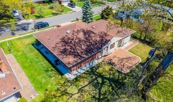 31 Edgemere Dr, Albertson, NY 11507