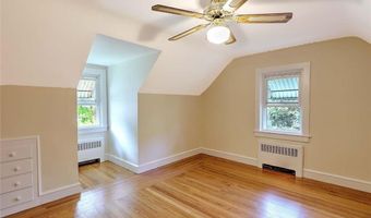 10 Roosevelt Ave, Lincoln, RI 02865