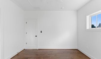 7705 HOLIDAY Ter, Bethesda, MD 20817