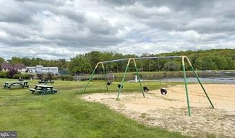 109 KNOB Ct, Albrightsville, PA 18210