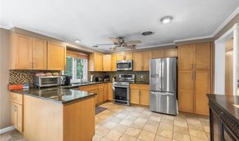 18 Magnolia Ln, Coventry, RI 02816
