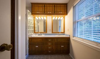 1690 Fairway Dr, Batesville, AR 72501