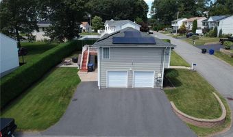 17 Middle St, North Providence, RI 02911