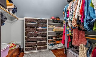 11806 E Arbor Dr, Anchorage, KY 40223
