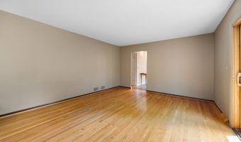 2218 N Williamsburg St, Arlington Heights, IL 60004