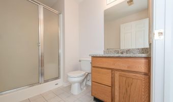 2800 S Knightsbridge Cir, Ann Arbor, MI 48105