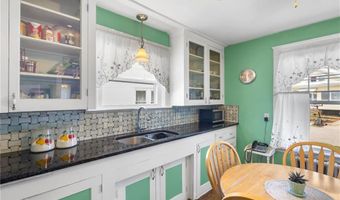 381 Auburn St, Cranston, RI 02910