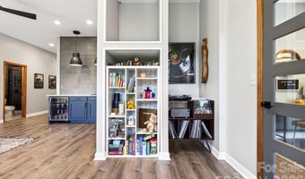 9 Bees Mountain Dr, Asheville, NC 28804