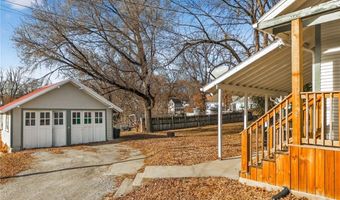 915 N 9th St, Atchison, KS 66002