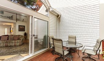 13 Laurel Hill Ct 13, Bourne, MA 02532