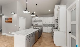 1625 W Burton Dr, Brandon, SD 57005