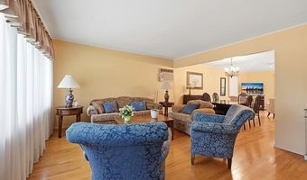 152 Nassau Dr, Albertson, NY 11507