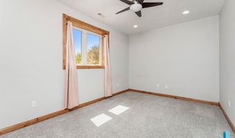 1817 W Ashton Trl, Brandon, SD 57005