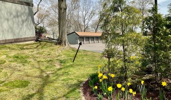 22 Harbour Vlg A, Branford, CT 06405