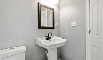 318 W Olive St, Aurora, MO 65605