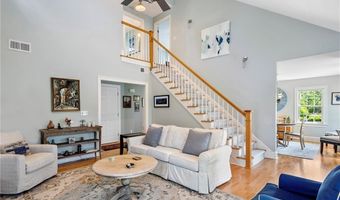 406 Corey Ln, Middletown, RI 02842