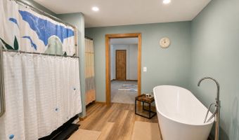 6828 Aurora Dr, Akeley, MN 56433