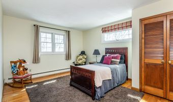 9 Delno Dr, Danbury, CT 06811