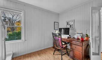 8 Lakeview Rd, Brookfield, CT 06804