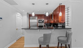 341 Thames St 103, Bristol, RI 02809