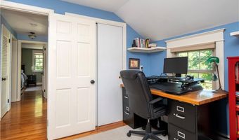 7 Boulevard E, Middletown, RI 02842