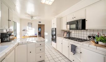 949 S Peregrine Pl, Anaheim, CA 92806