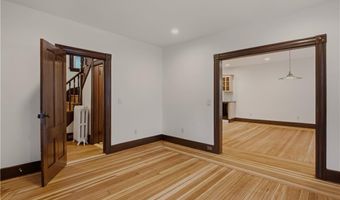 82 Van Zandt Ave, Newport, RI 02840
