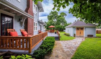 901 McCollum Dr, Bentonville, AR 72712