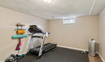 210 12th Ave NW, Altoona, IA 50009