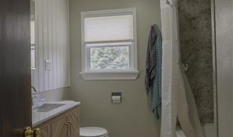 30 N Division St, Cowley, WY 82420