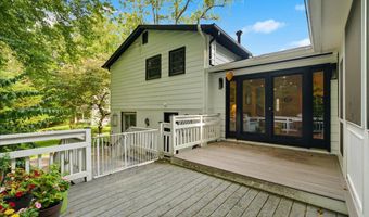 8906 TRANSUE Dr, Bethesda, MD 20817